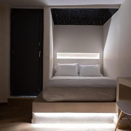 Petit Apartment Emporio (Santorini)